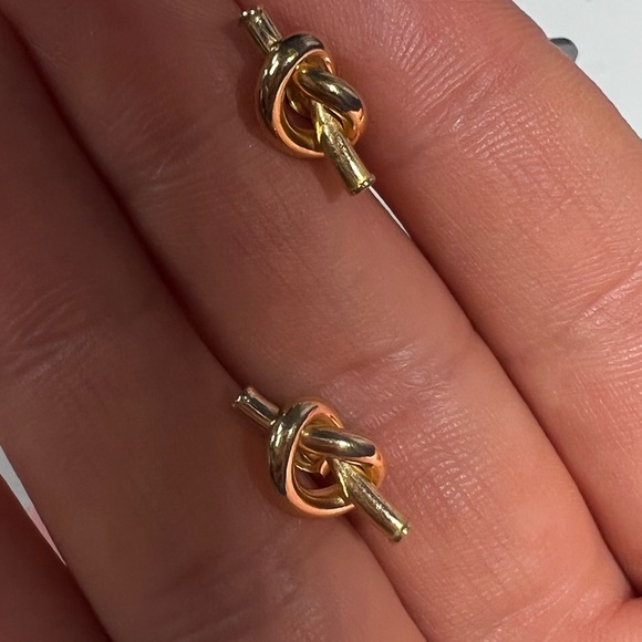 Solid 14K Yellow Gold Knot Earring Studs .50"x.25" - Picture 7 of 9